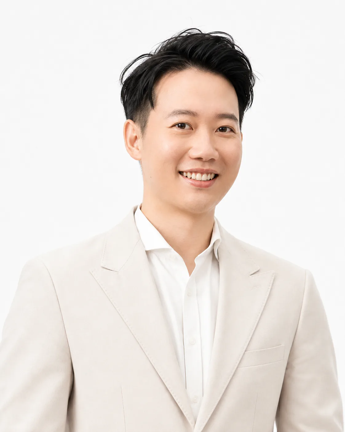 Portrait of Dr Daniel Ng in a light suit and white shirt.